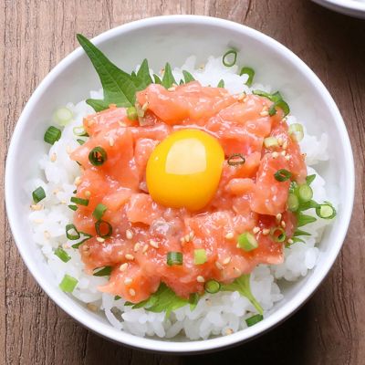 旨塩サーモンユッケ 2食入×2セット サーモン いか 赤えび 個食